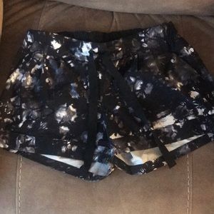 Lululemon Spring breakaway shorts